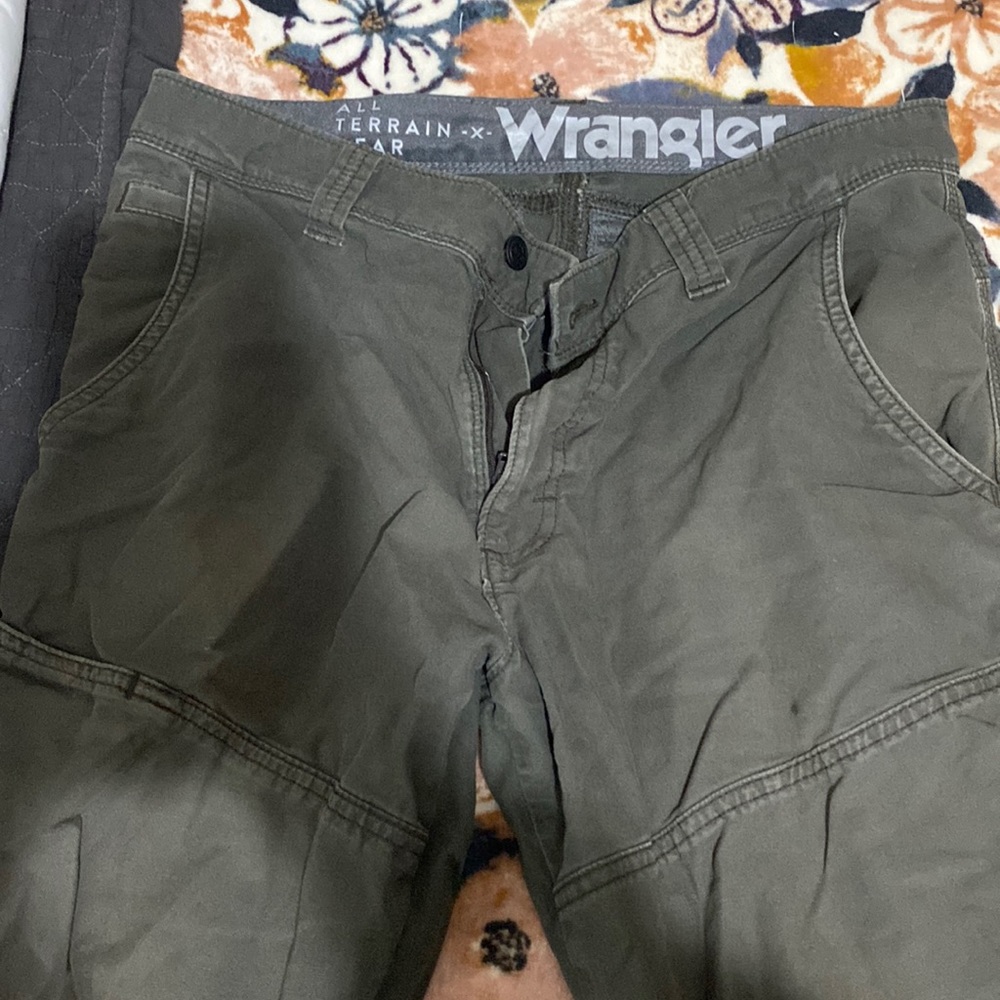 Men’s grey wrangler cargo work pants 32x32